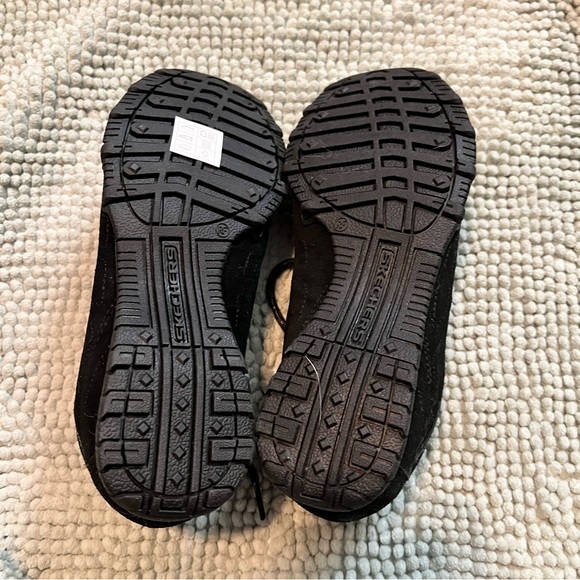 Skechers Black Relaxed Fit Sneakers - Picture 2 of 4